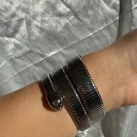 Serpenti Luxury  wrap women’s Silver Teardrop Watch with Rhinestones - Picture 6 of 7